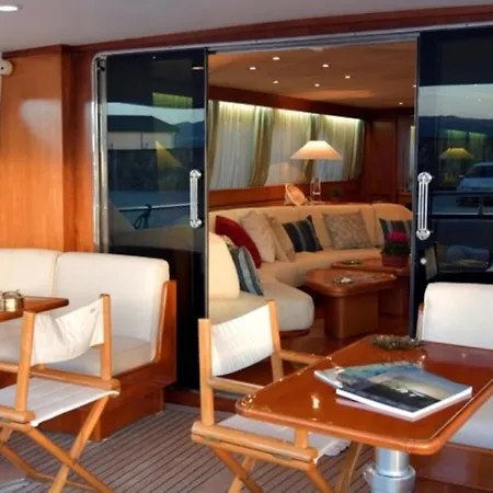 Luxury Boat Botel *