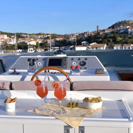 Luxury Boat Botel *