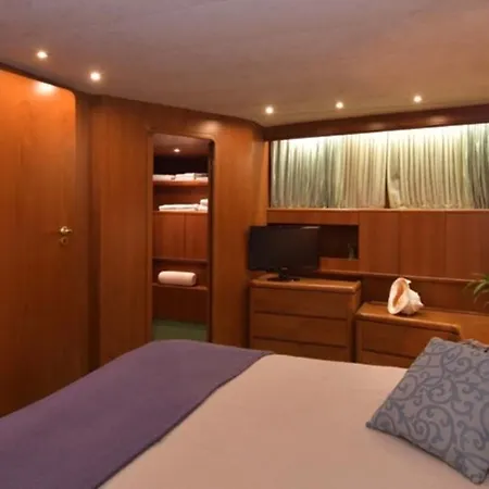 Botel Luxury Boat Cetara