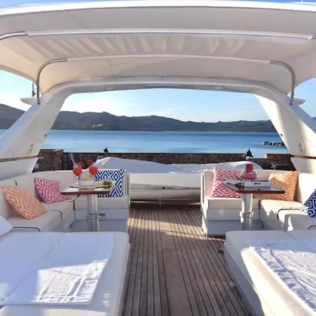 Luxury Boat Botel *