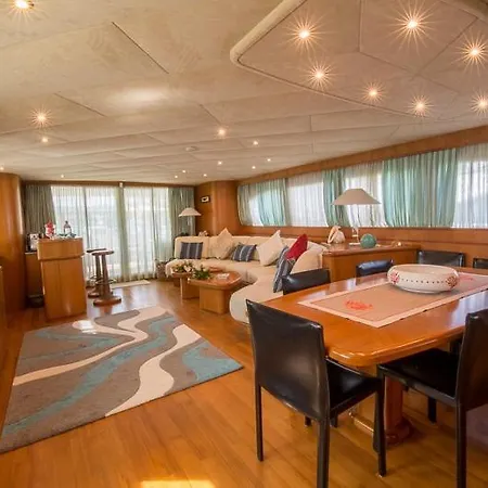 Luxury Boat Botel
